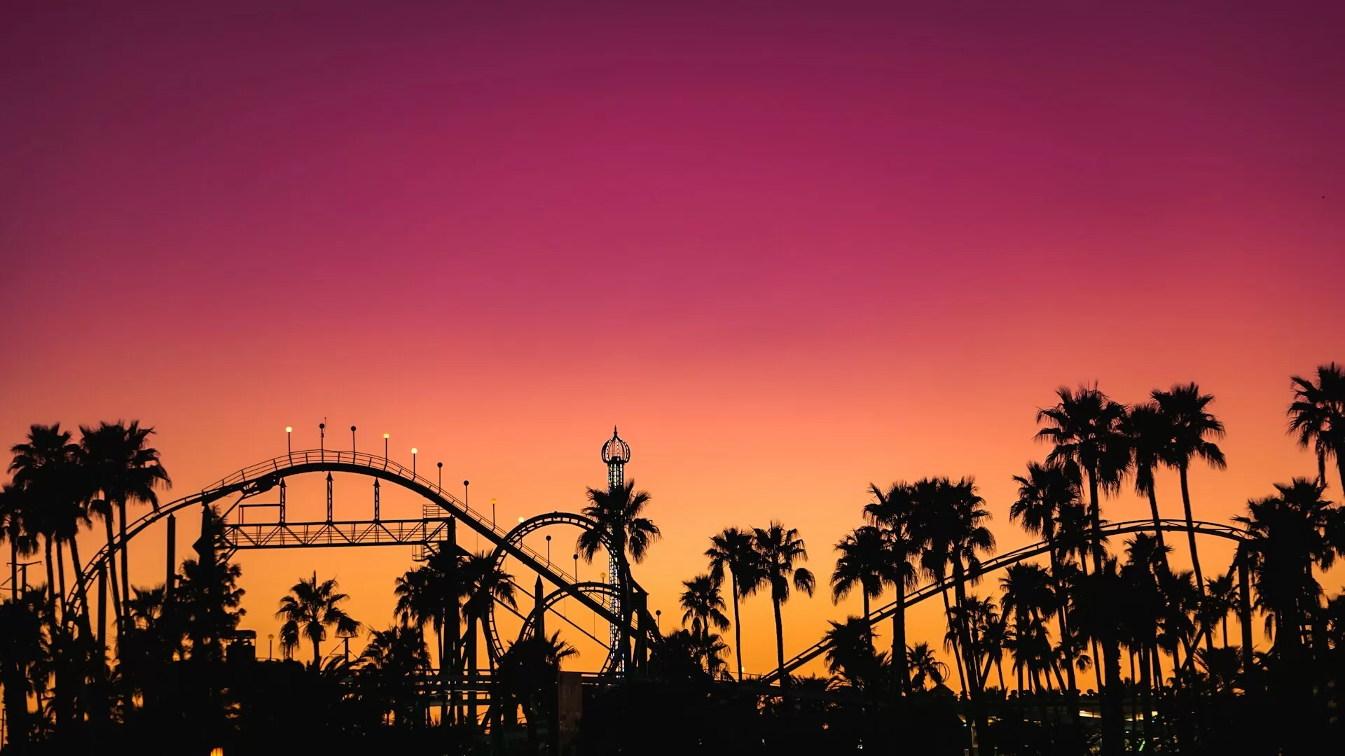 Achtbaan in Phoenix tijdens een zonsopgang
