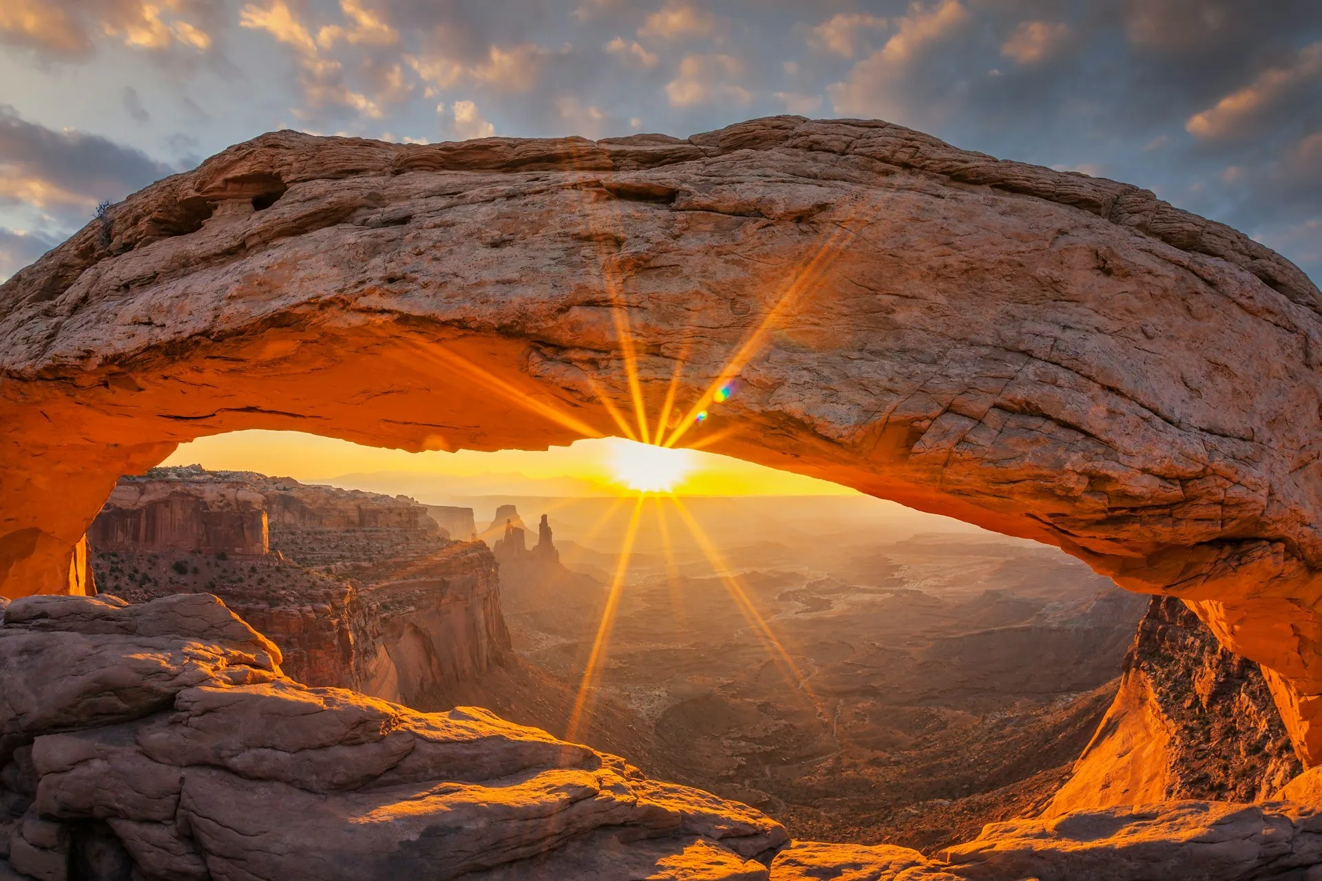 Een boog in Arches National Park tijdens zonsondergang