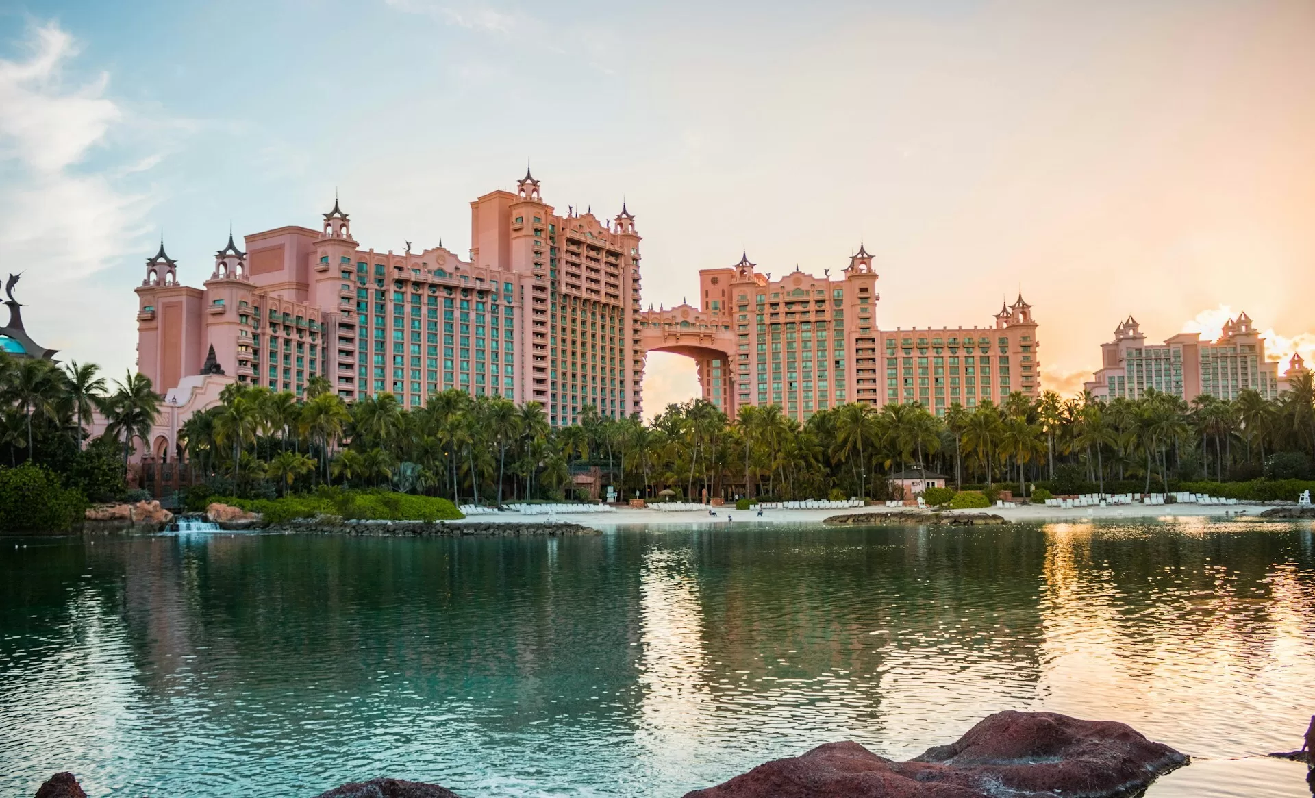 Het Atlantis Resort aan het water in Nassau op de Bahama's