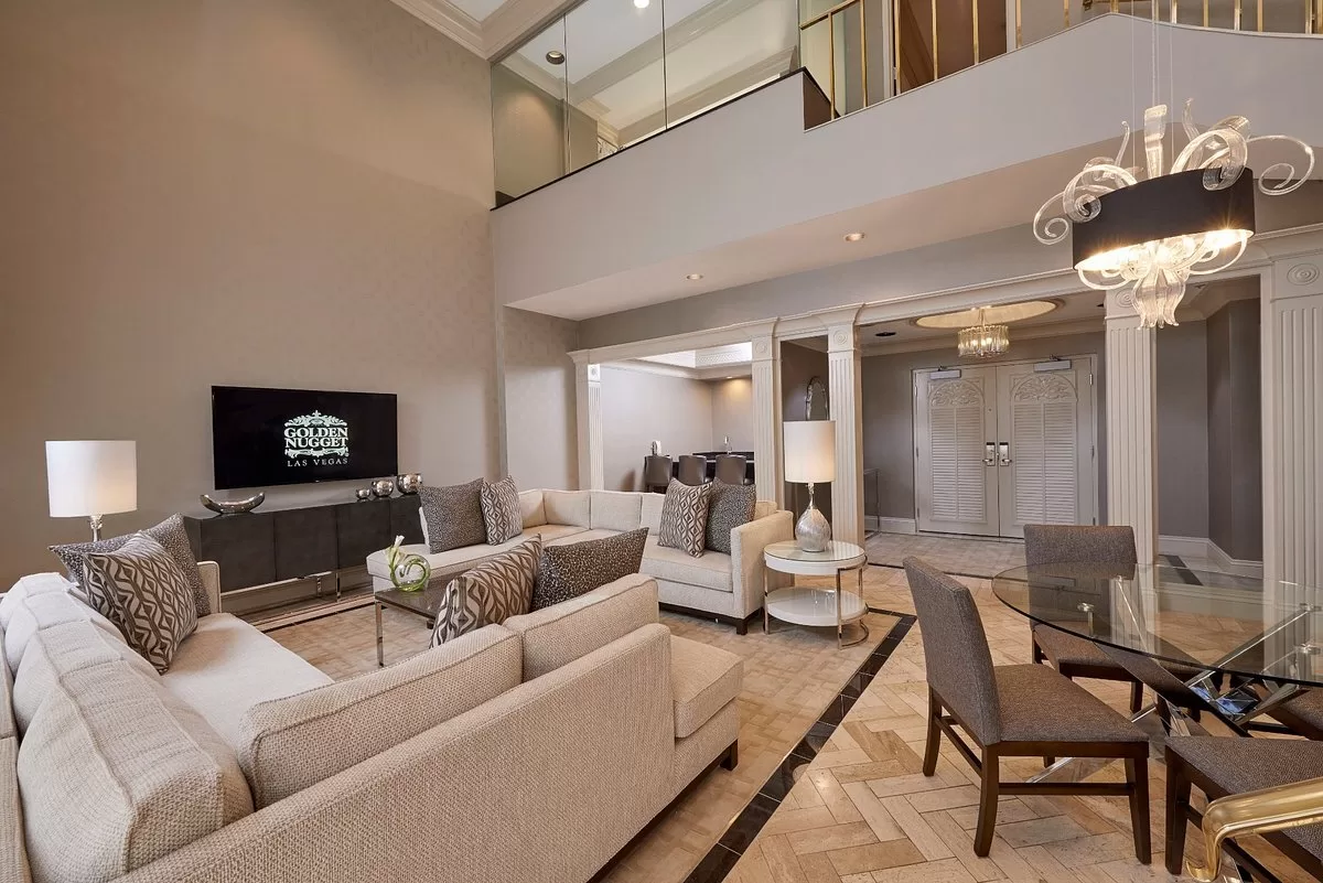 Suite met woonkamer en volledige keuken in het Hotel Golden Nugget Las Vegas