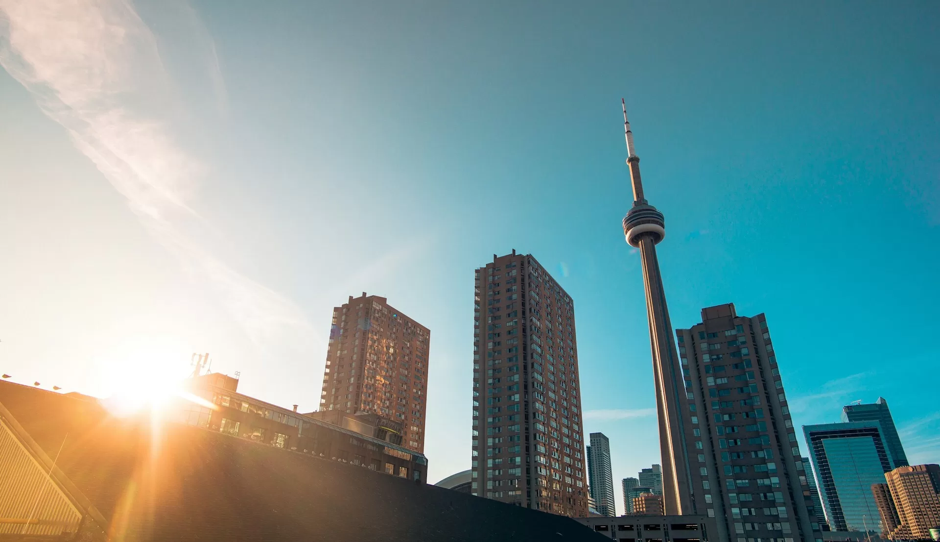 Zicht op de CN Tower in downtown Vancouver, Ontario