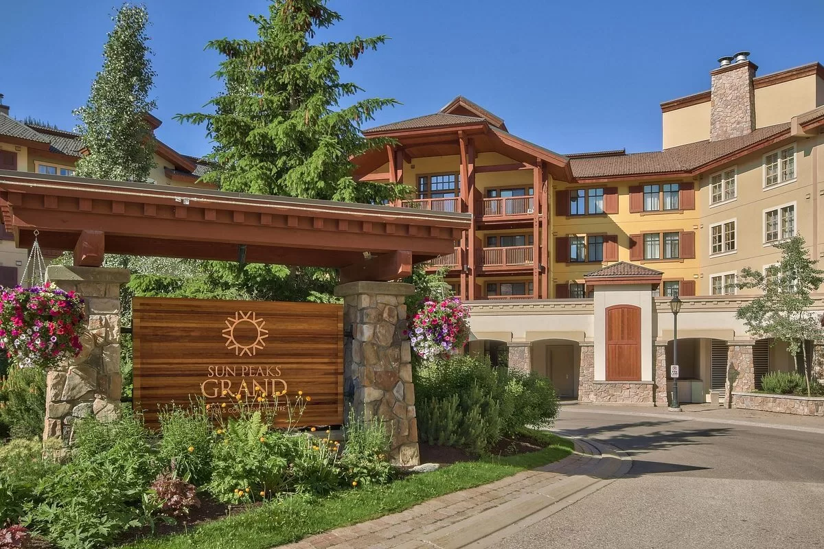 Exterior van het Hotel Sun Peaks Grand
