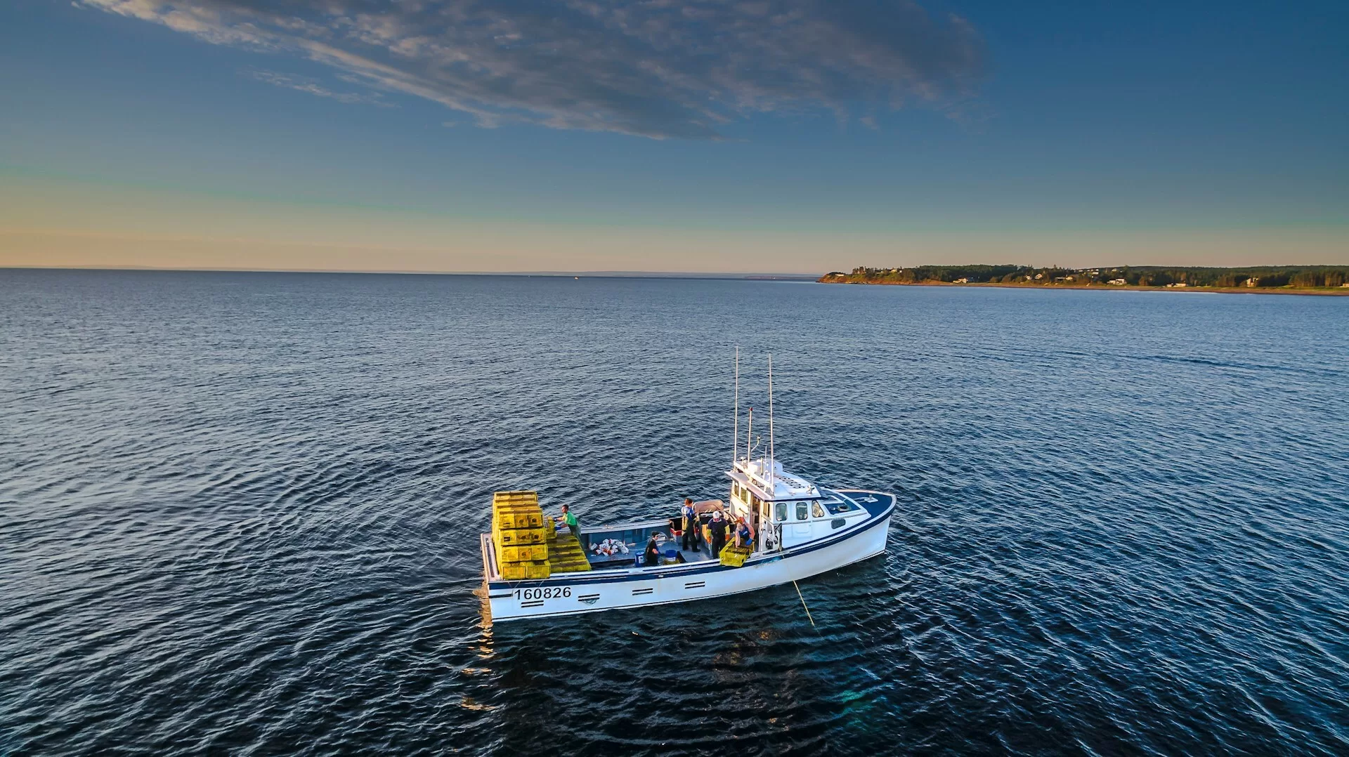 Een vissersboot op het water van Antigonisch, Canada