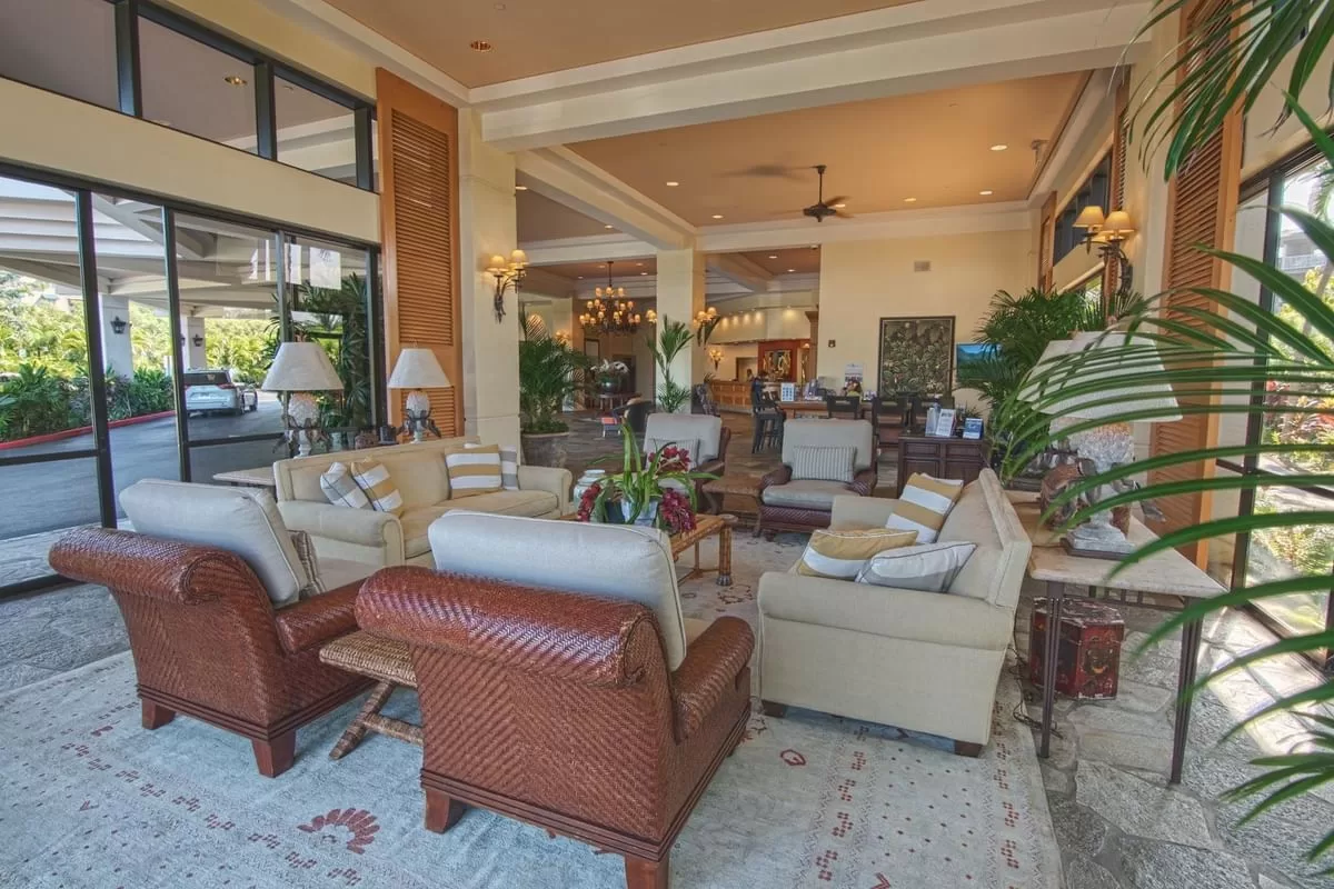 Zitgedeelte in de lobby van het Hotel Maui Coast Hotel Kihei
