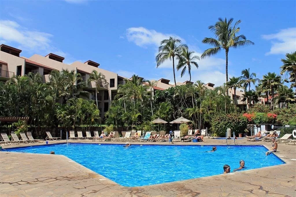 Buitenzwembad bij het Hotel Kamaole Sands Kihei