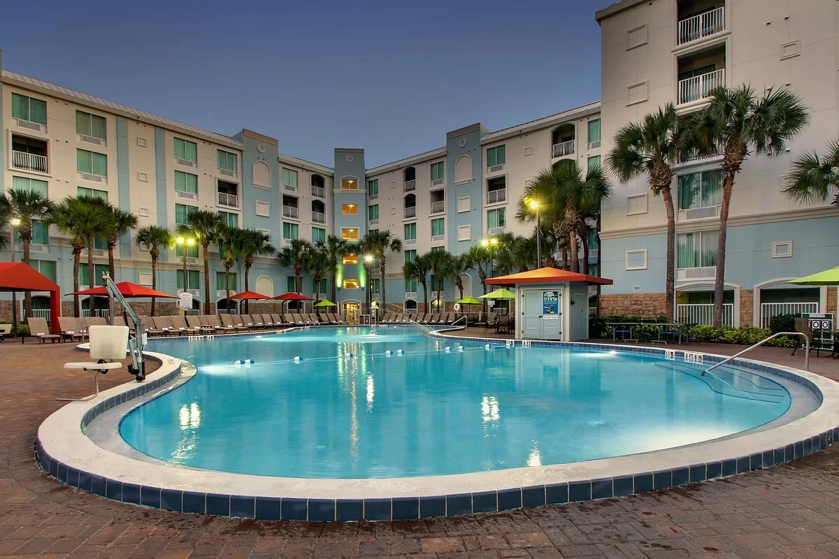 Buitenzwembad bij het Hotel Holiday Inn Resort Orlando