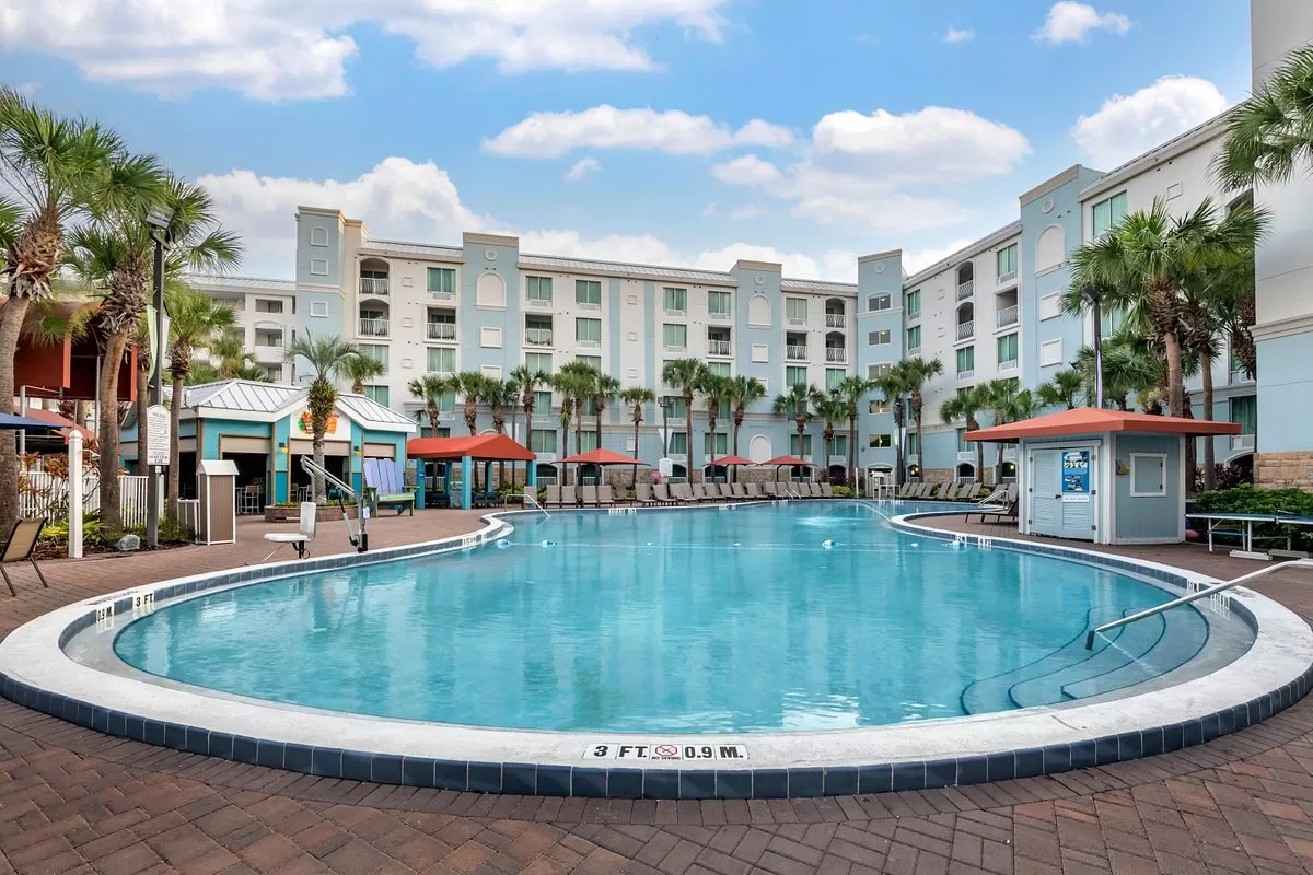 Buitenzwembad bij het Hotel Holiday Inn Resort Orlando