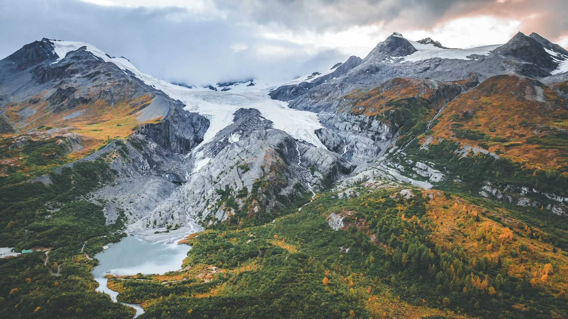 Uitzicht over de bergen in Valdez, Alaska