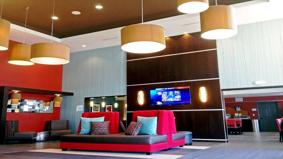 Receptie met zitgedeelte in het Holiday Inn Express Bakersfield