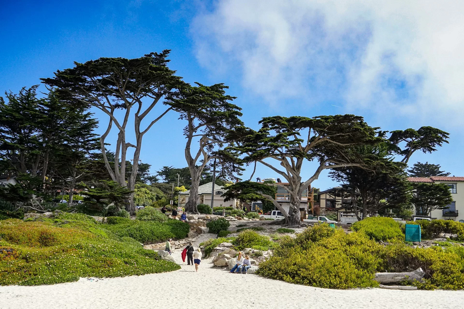 Looppad vanaf het strand naar Monterey Bay in Californië