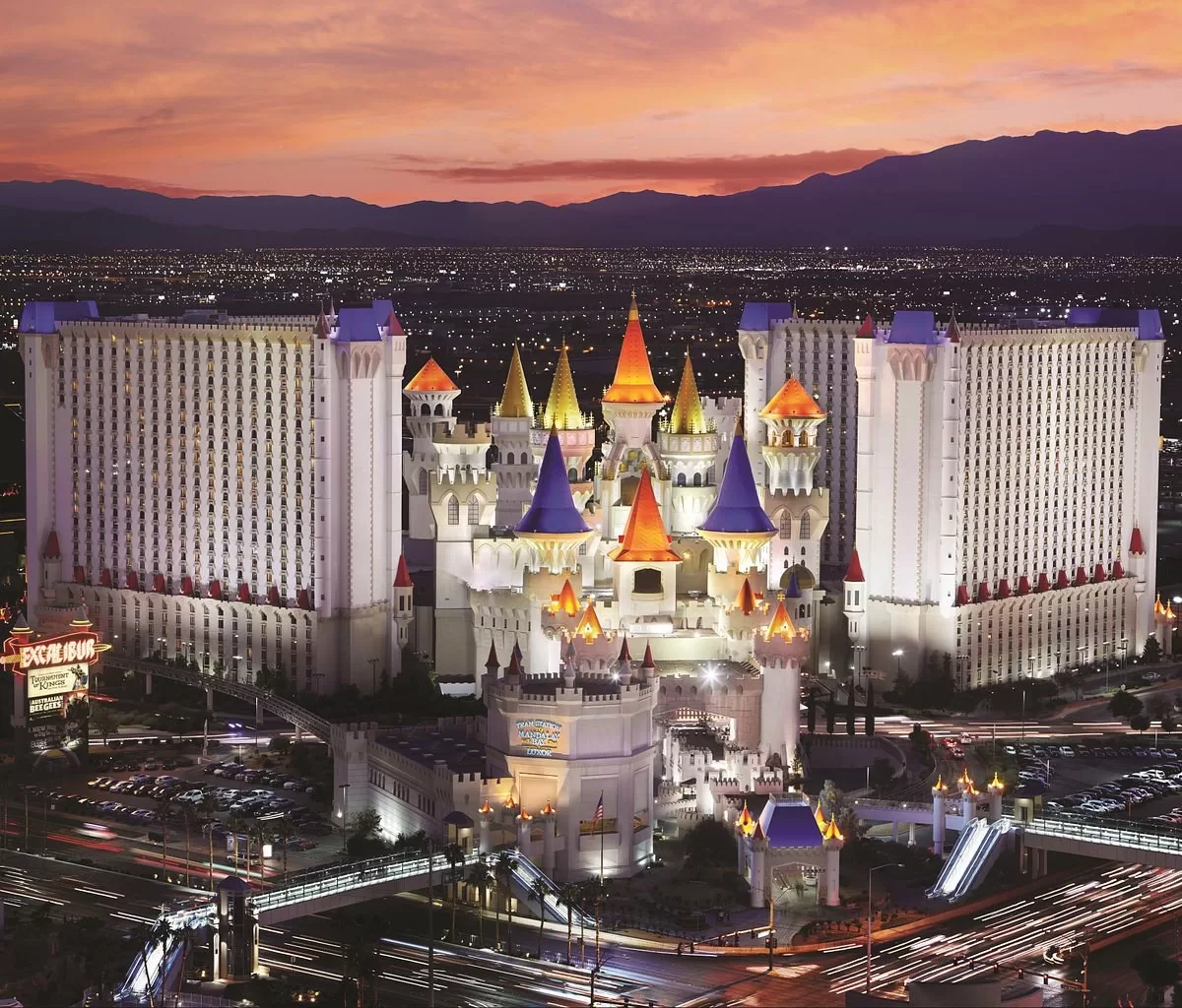 Exterior van het Excalibur Las Vegas in de nacht