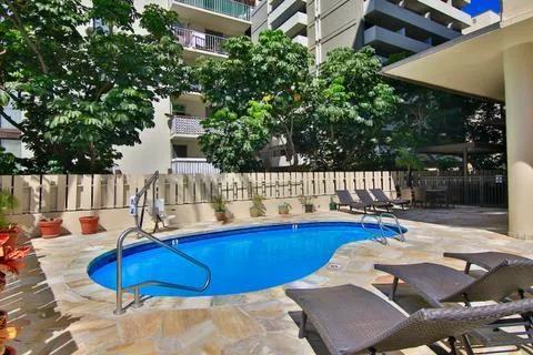 Buitenzwembad bij het Hotel Aqua Aloha Surf Waikiki Oahu Honolulu