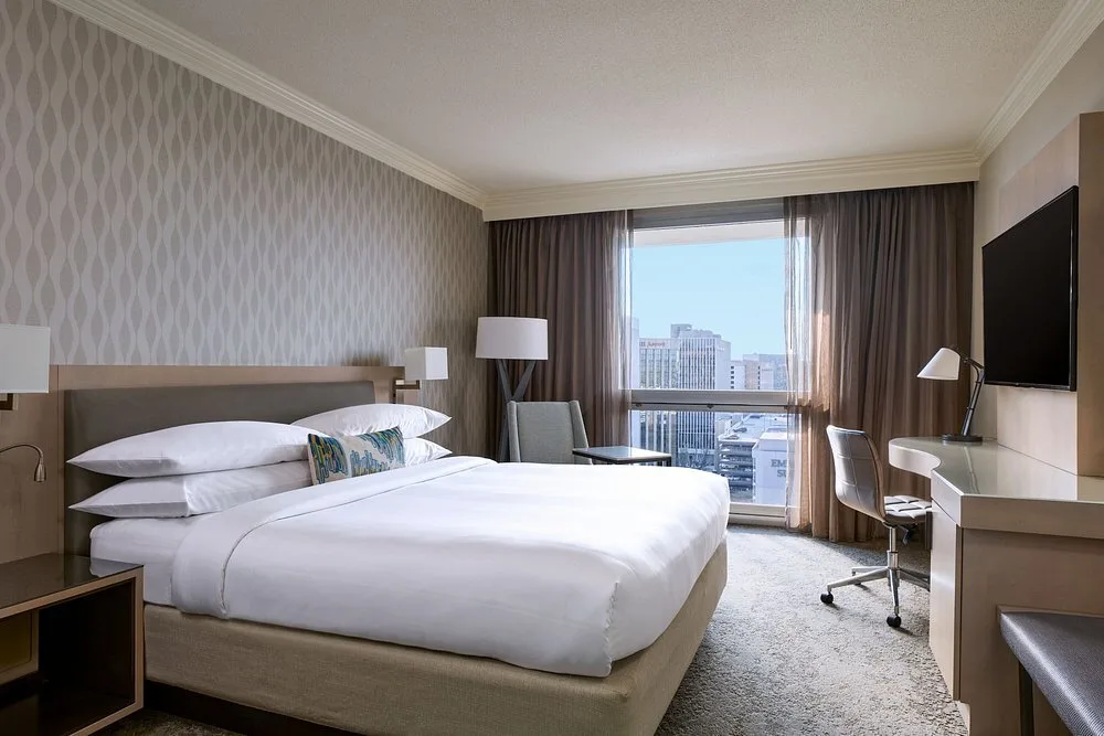 Standaardkamer met uitzicht over de stad in het Hotel Los Angeles Airport Marriott Los Angeles