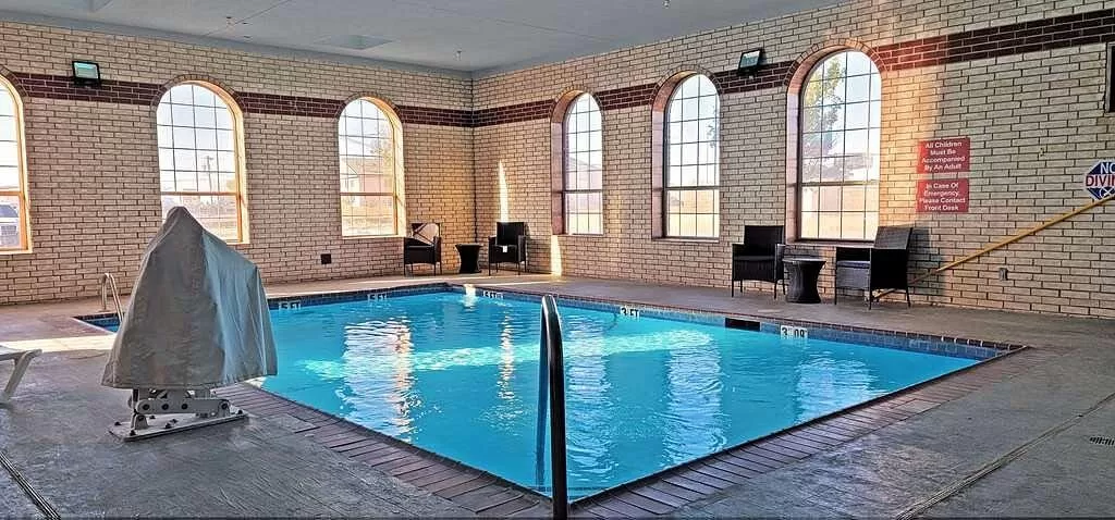 Binnenzwembad van het Hotel Comfort Suites Amarillo