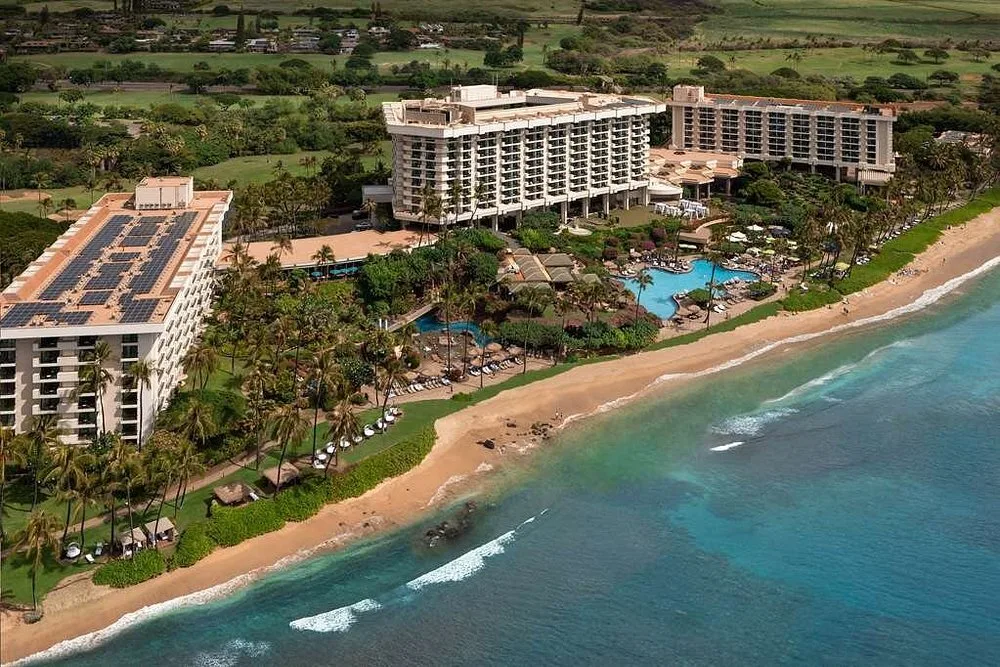 Bovenaanzicht van het Hotel Hyatt Regency Maui Resort Spa Lahaina direct aan het strand