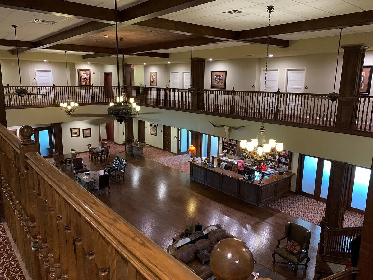 De lobby van het Wildcatter Ranch in Graham