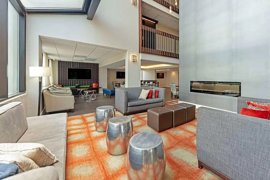 Zitgedeelte in de lobby van het Hotel Best Western Plus Austin Central