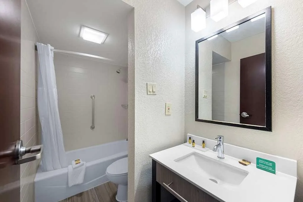 Badkamer in een hotelkamer in het Hotel Best Western Plus Austin Central
