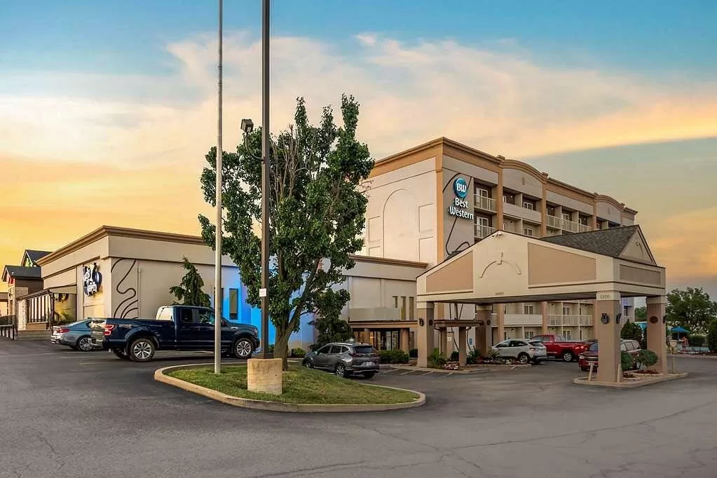 Exterior van het Best Western Kirkwood St Louis