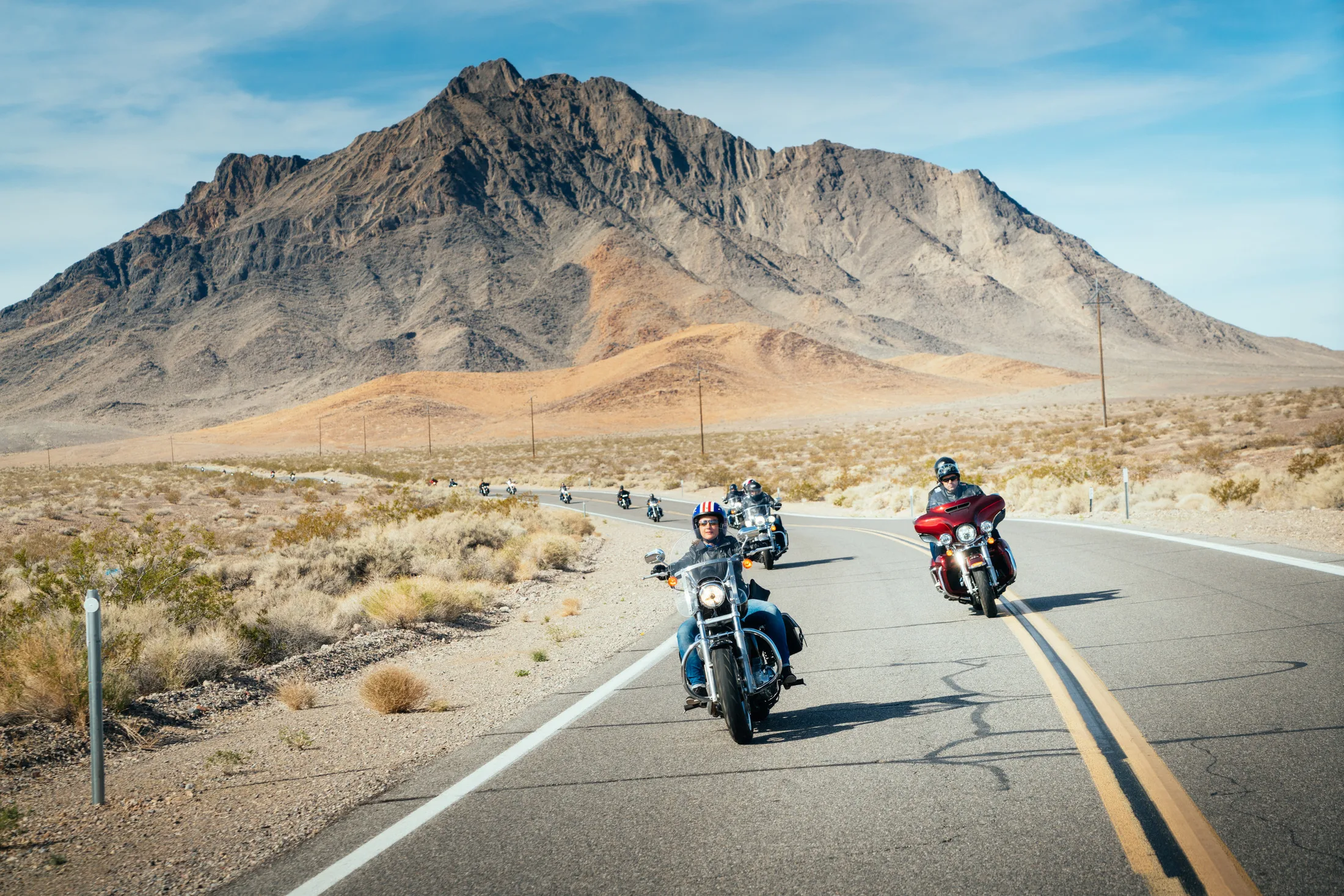 Drie motorrijders in de USA Desert