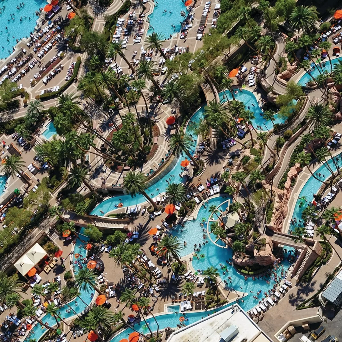 Luchtfoto van het buitenzwembad met lazy river bij het Mgm Grand Las Vegas