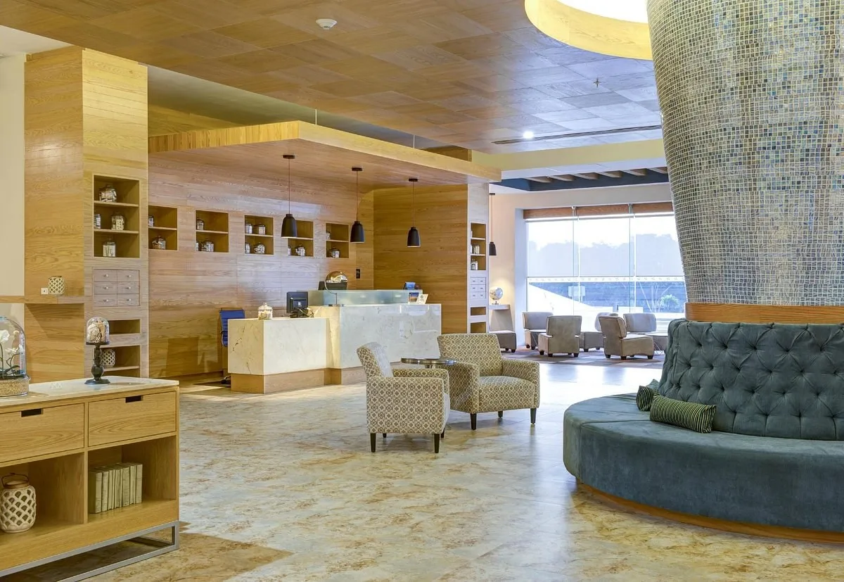 Zitgedeelte in de lobby van het Hotel Four Points by Sheraton Cancun