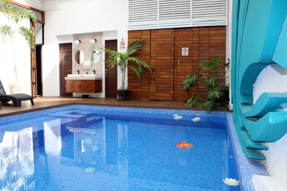 Overdekt zwembad in het Hotel Bahia CHAC Chi