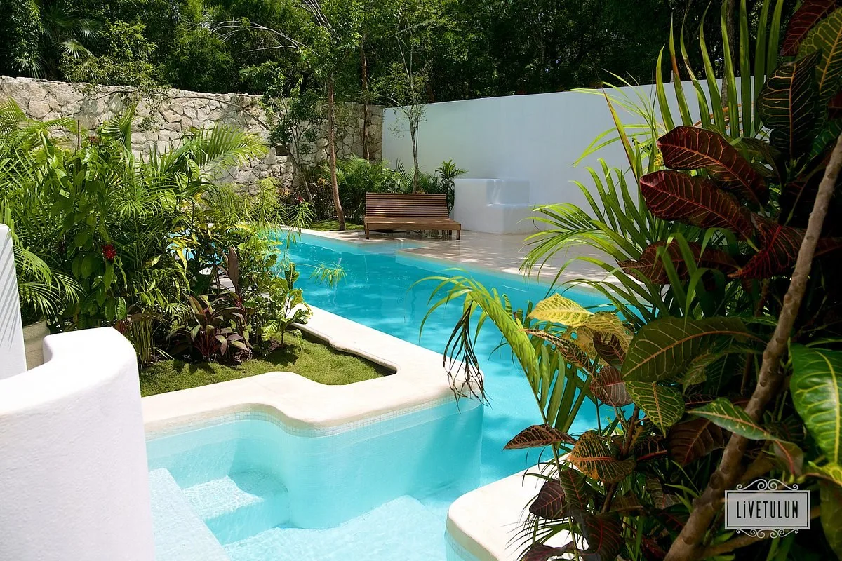 Buitenzwembad in het Hotel Live Tulum