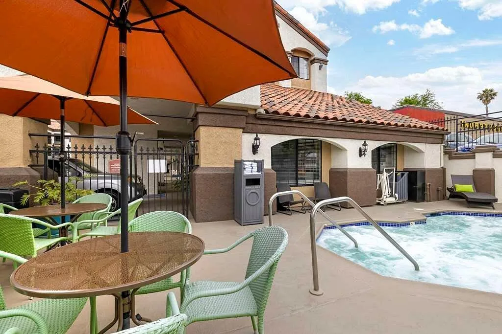 Buitenzwembad bij het Hotel Best Western Galleria Inn Redondo Beach