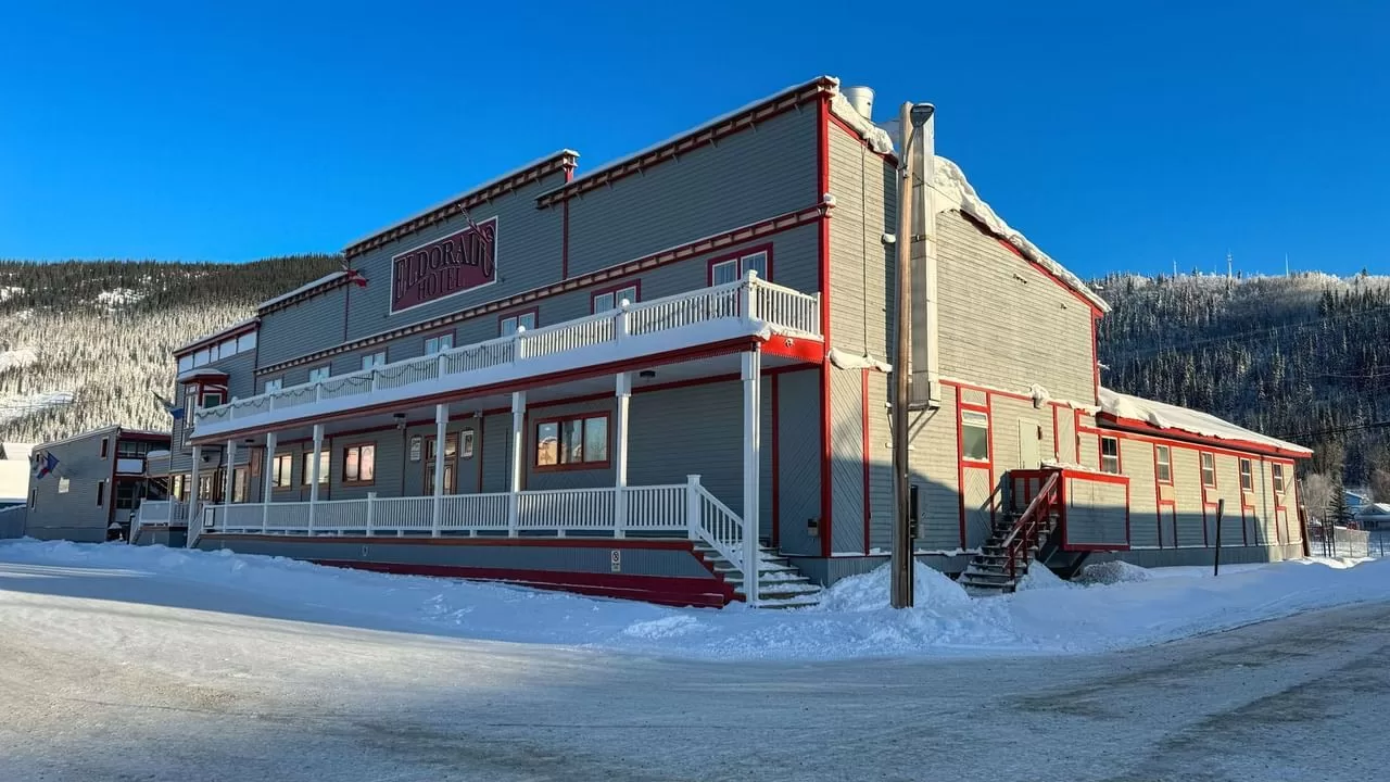 Exterior van het Hotel Eldorado Dawson City