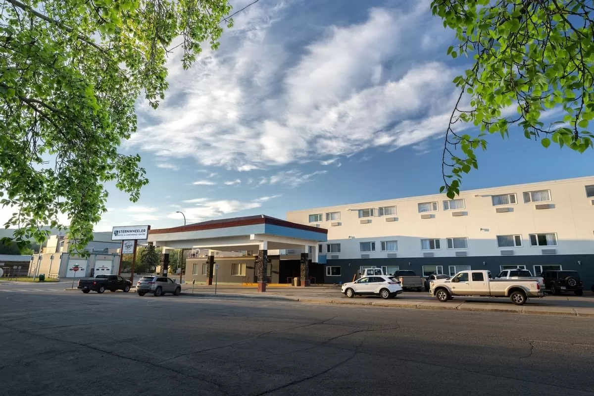 Exterior van het Hotel The Sternwheeler Whitehorse