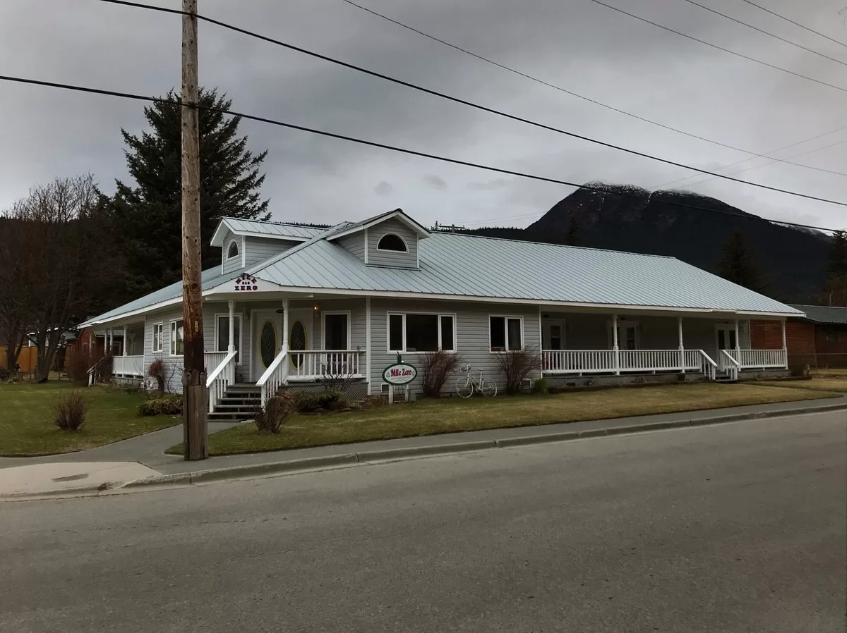 Exterior van het Hotel Mile Zero Skagway