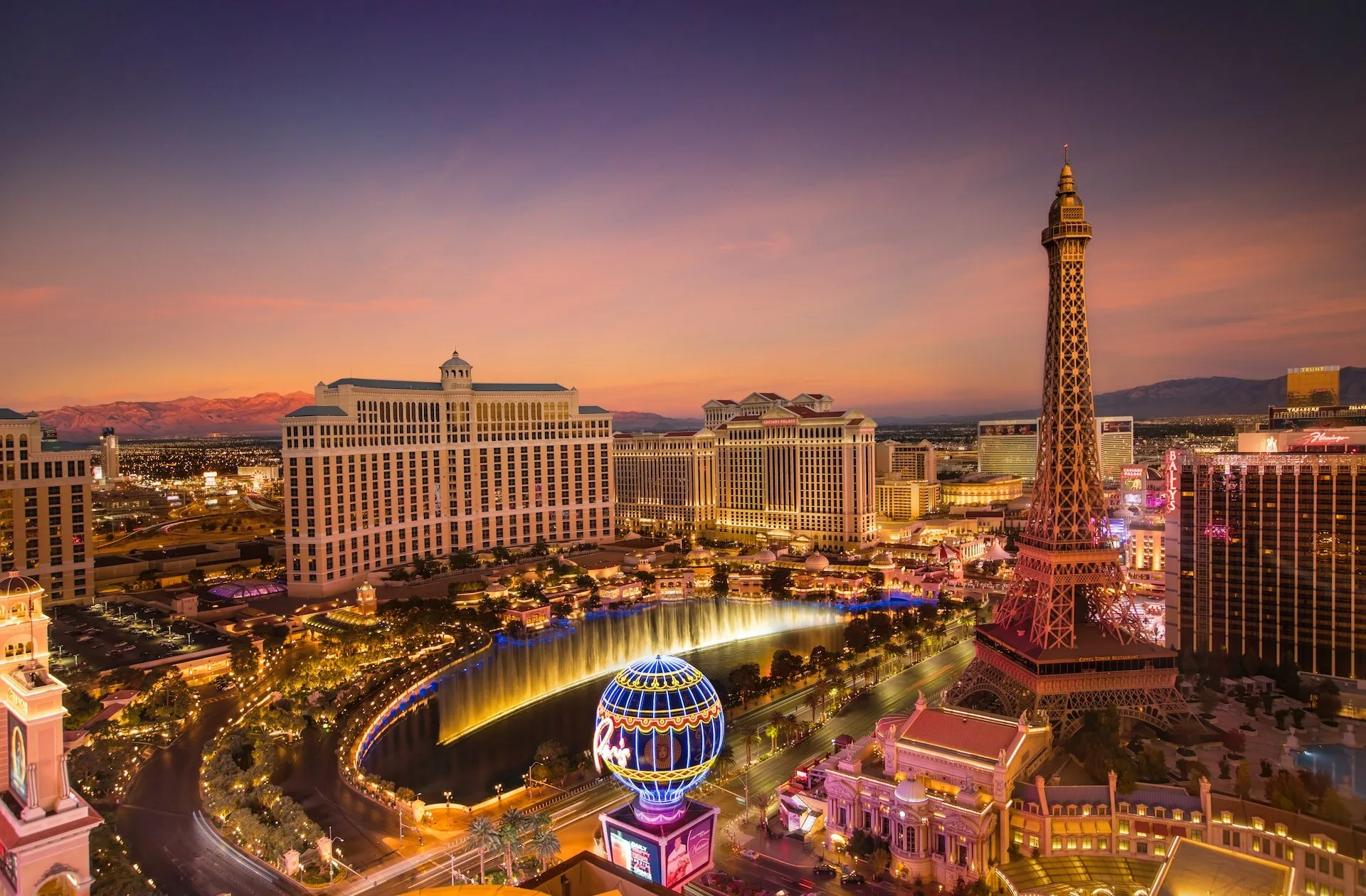 Luchtfoto Las Vegas Strip met als centraal middelpunt het Bellagio met de beroemde fontein