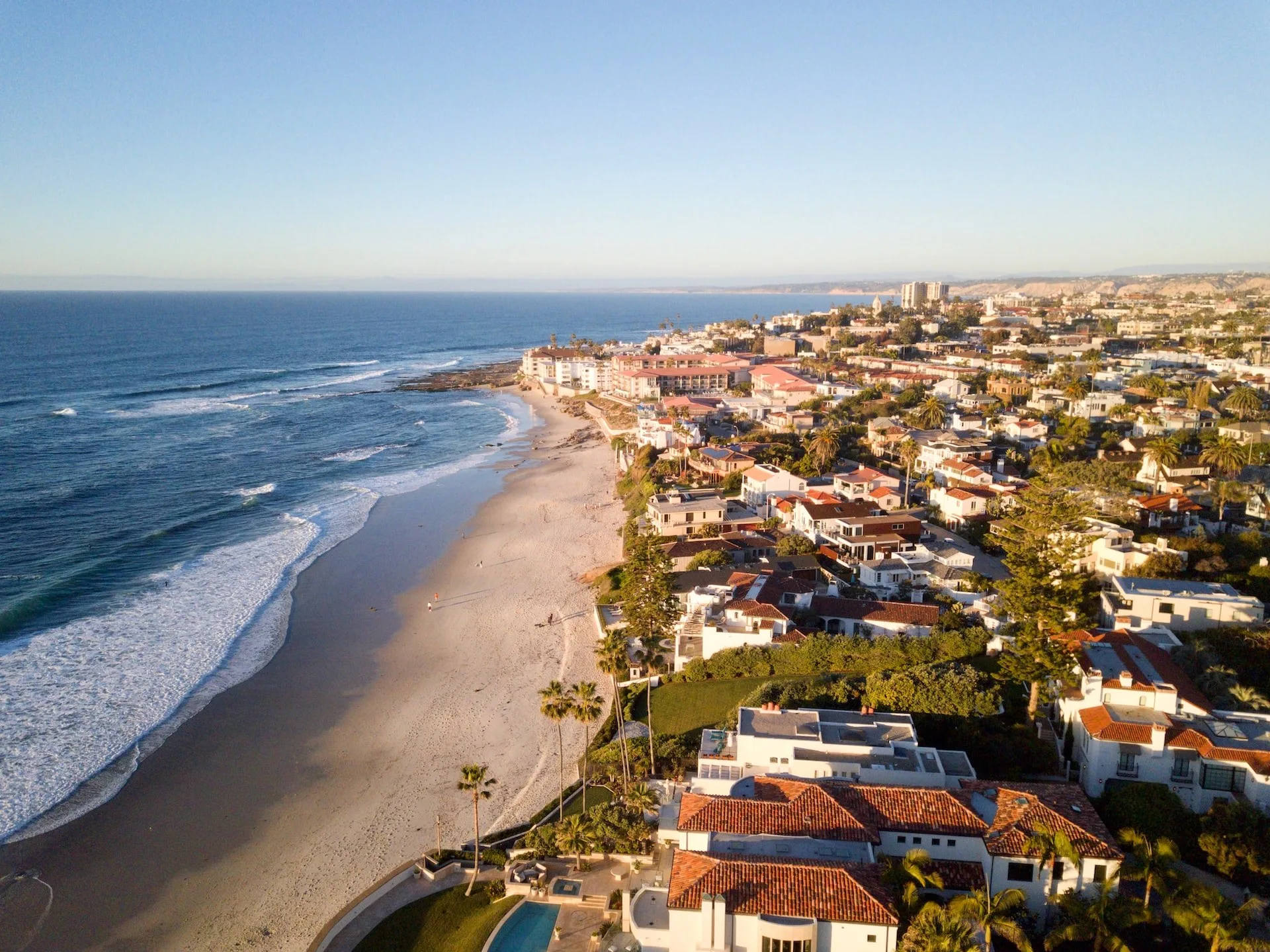 Uitzicht over La Jolla in San Diego vanuit een helicopter