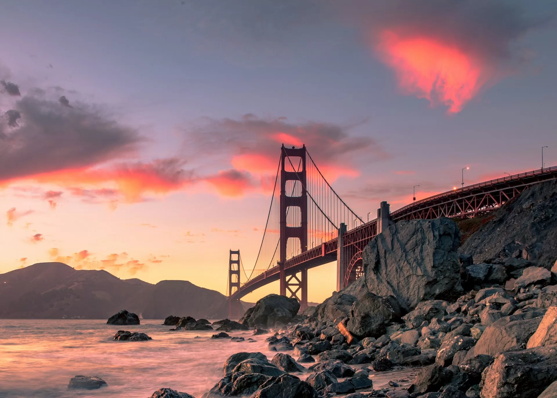Die Golden Gate Bridge bei Sonnenuntergang in San Francisco