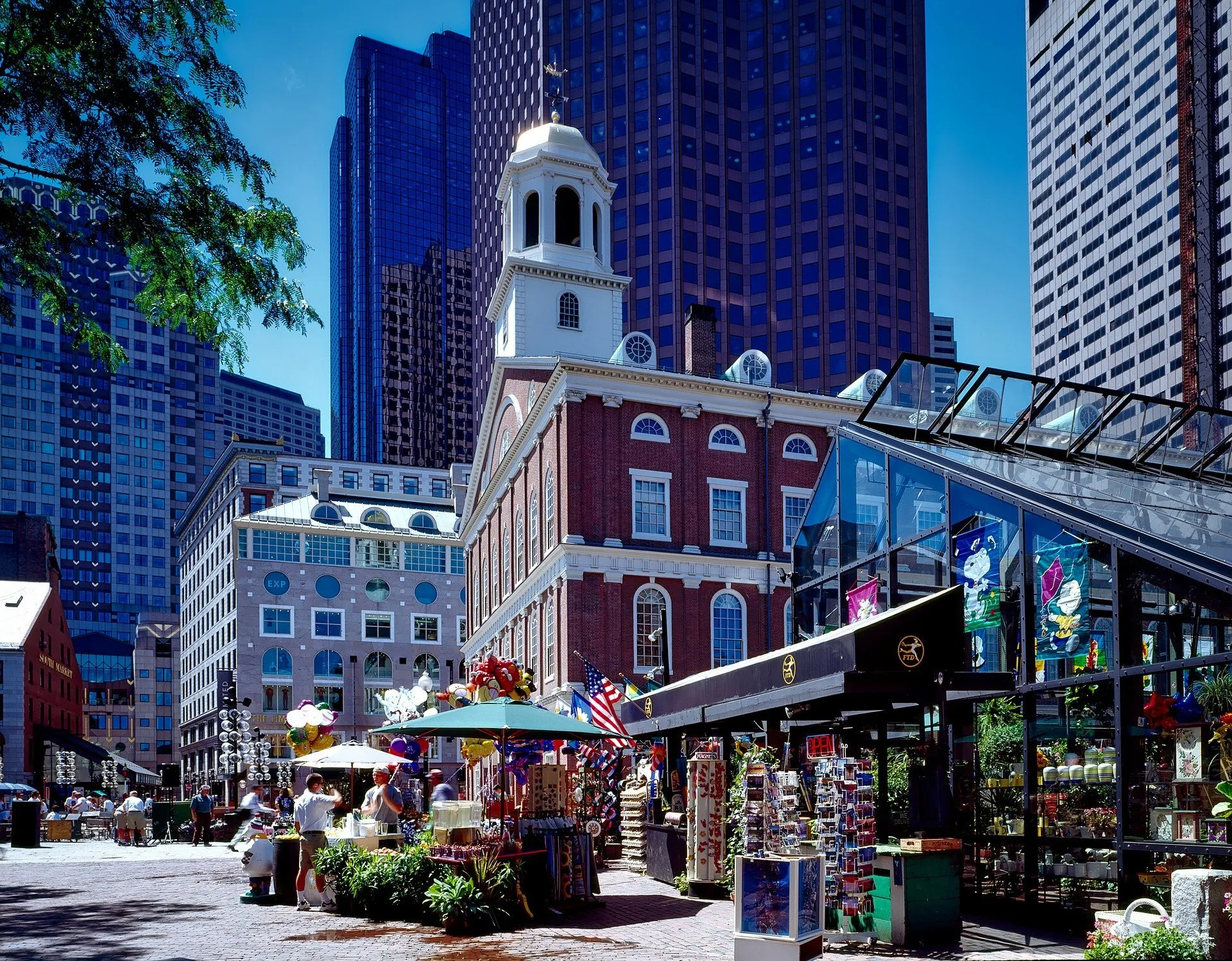 Monumentaal pand en kiosk in Boston National Historical Park
