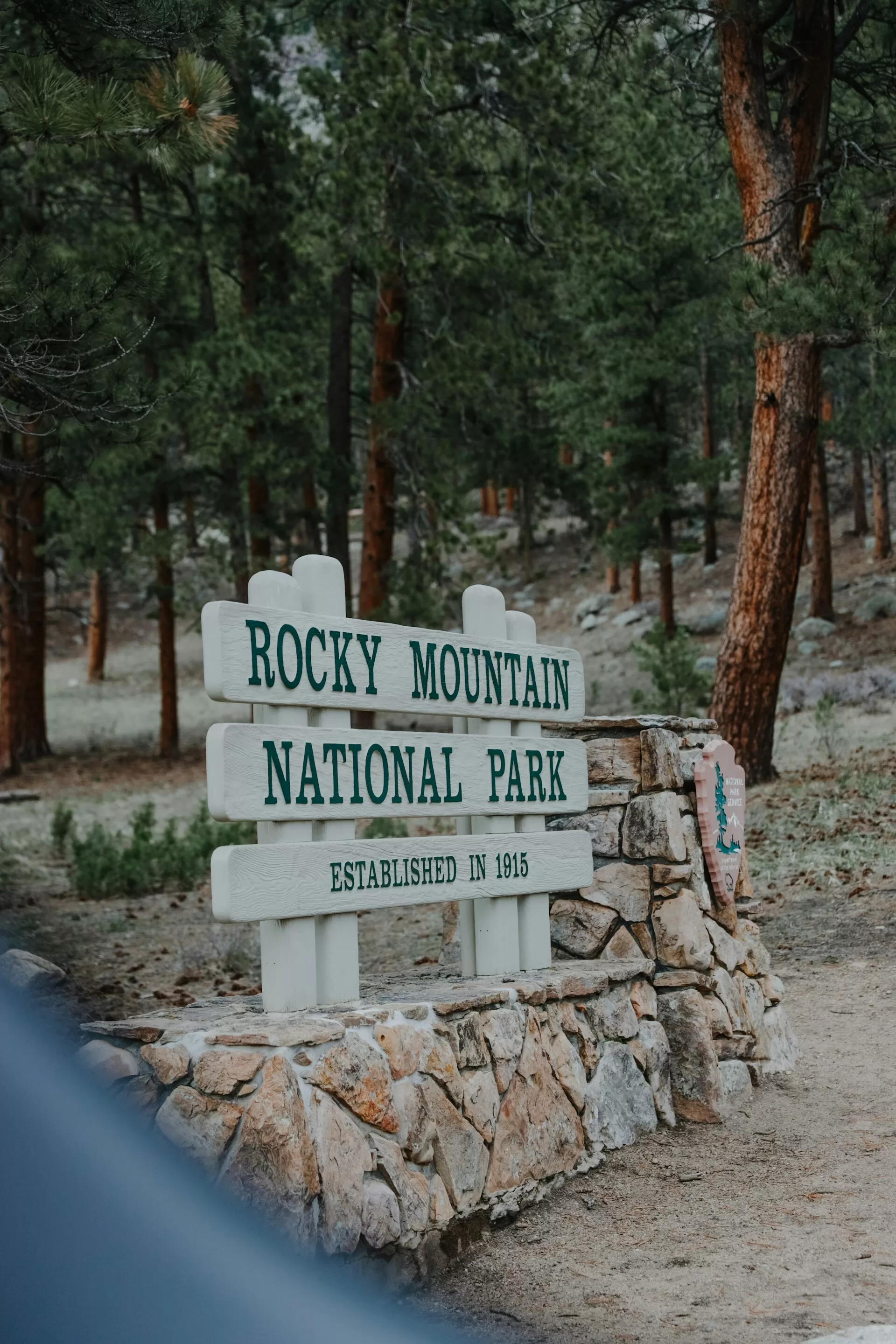 Een Rocky Mountain National Park bord nabij de ingang in Estes Park