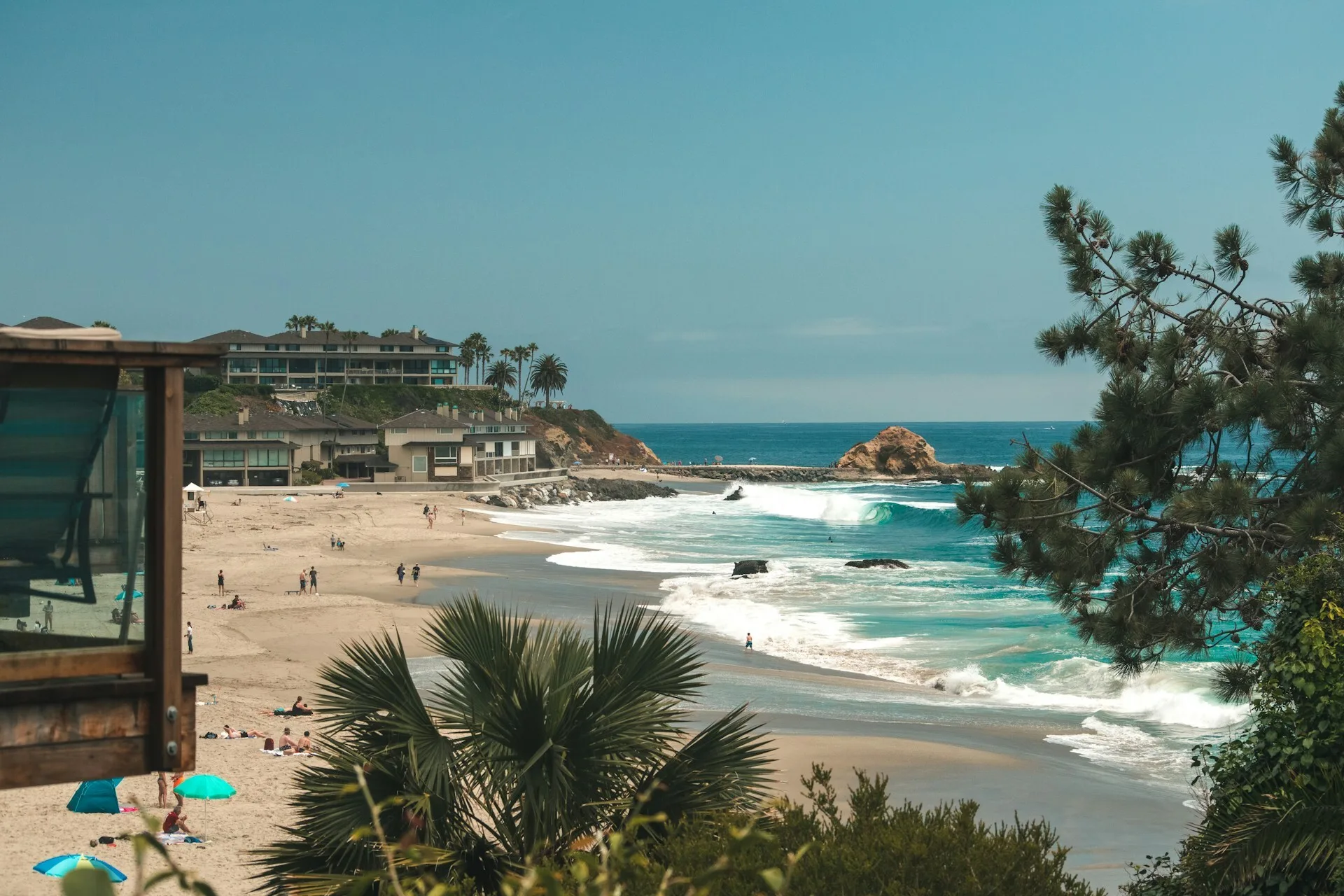 Blick über den Victoria Beach in Laguna Beach