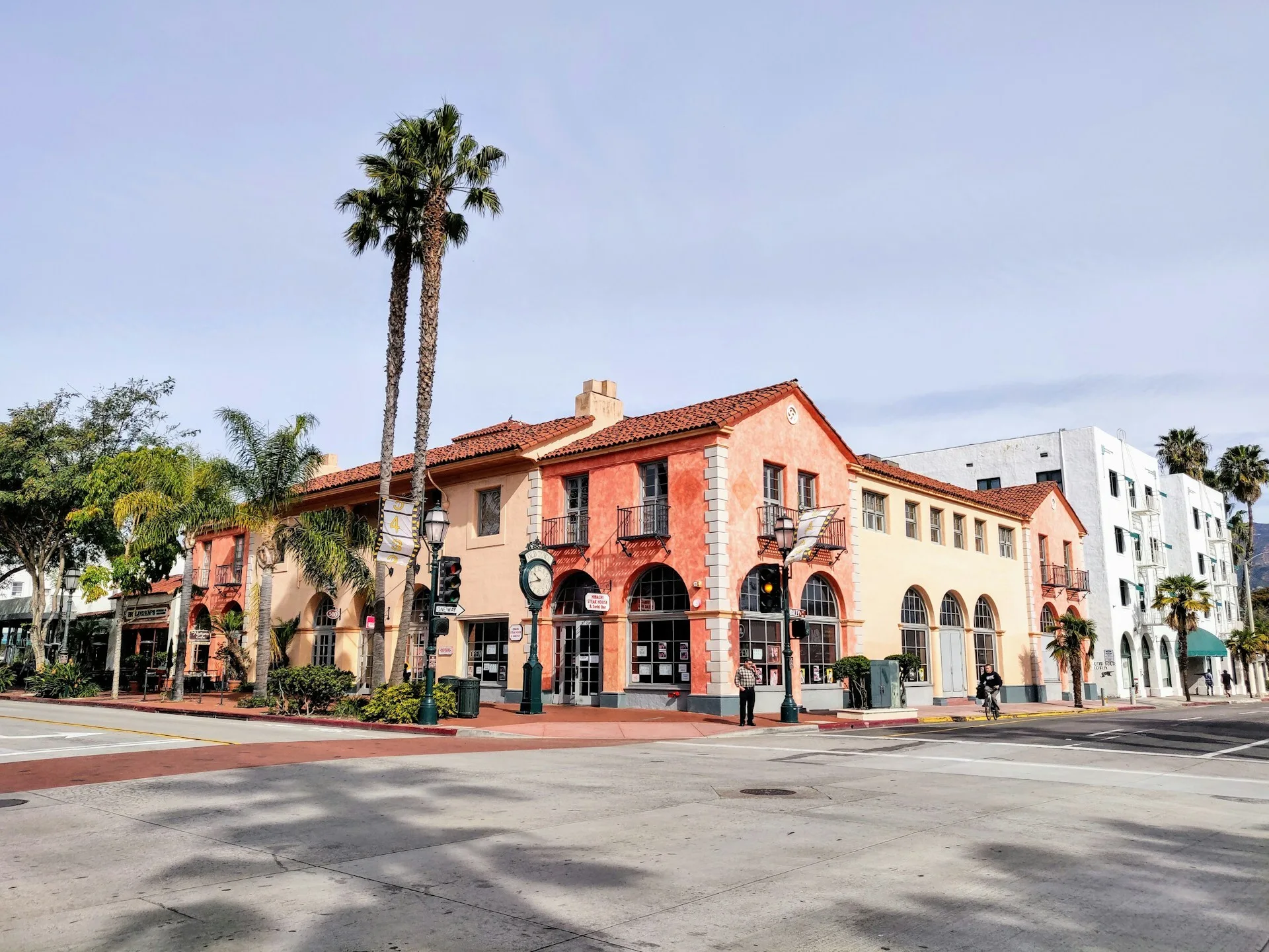 Farbenfrohes Einkaufszentrum in Santa Barbara