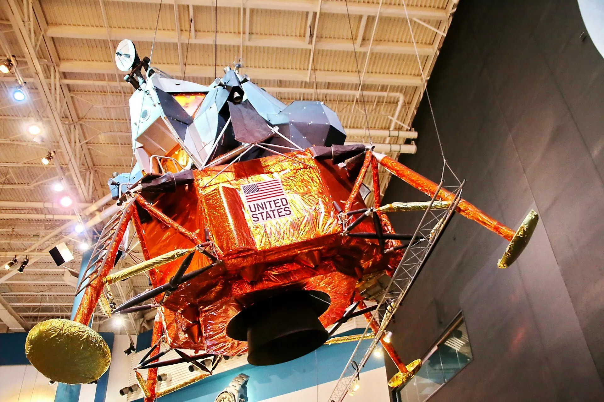 Een gedeelte van een raket in het Houston Space Center