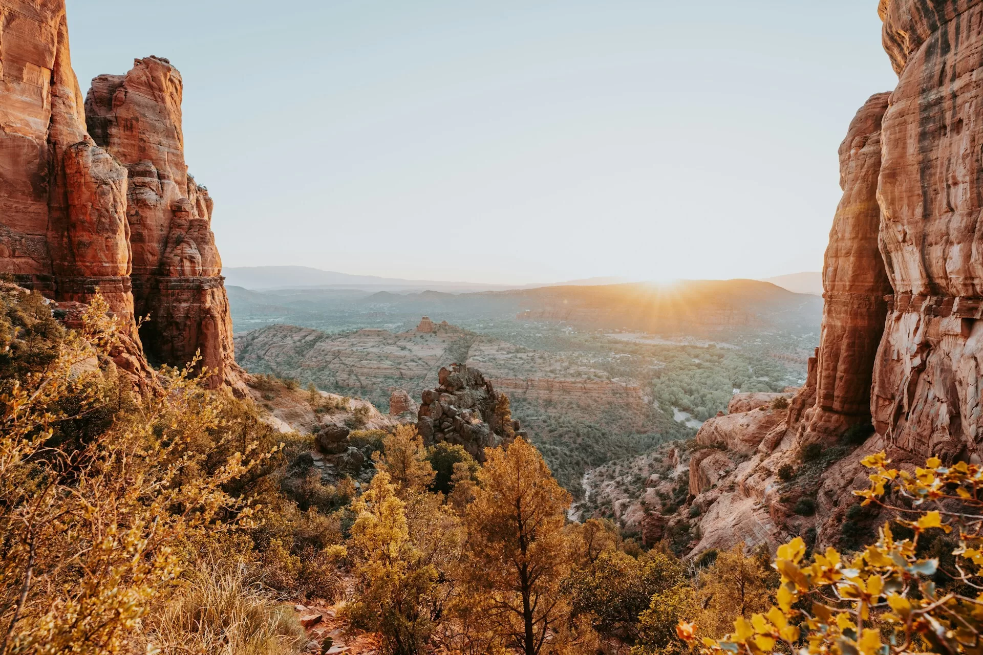 Sedona, Arizona, USA, met indrukwekkende rode rotsformaties en een prachtig landschap van bergen en kloven