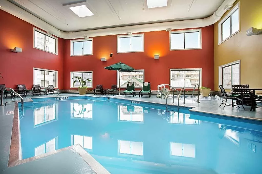 Binnenzwembad in het Hotel Double Tree Chicago Airport Rosemont