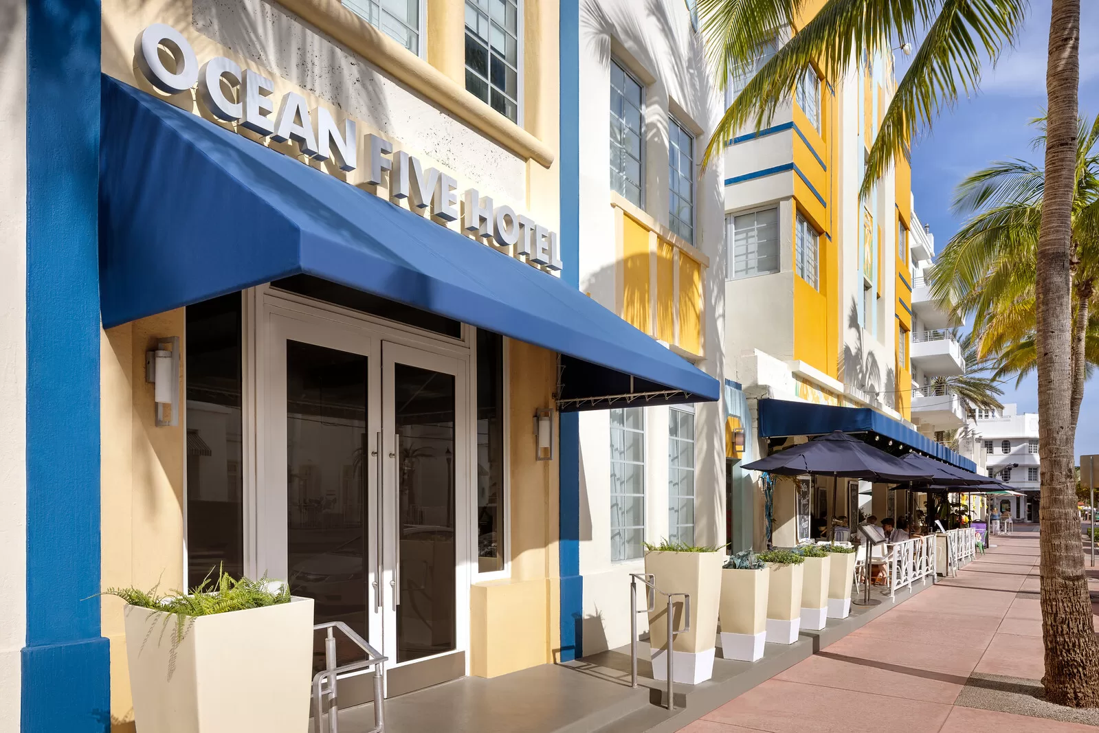 Hoofdingang van het Hotel Ocean Five Miami