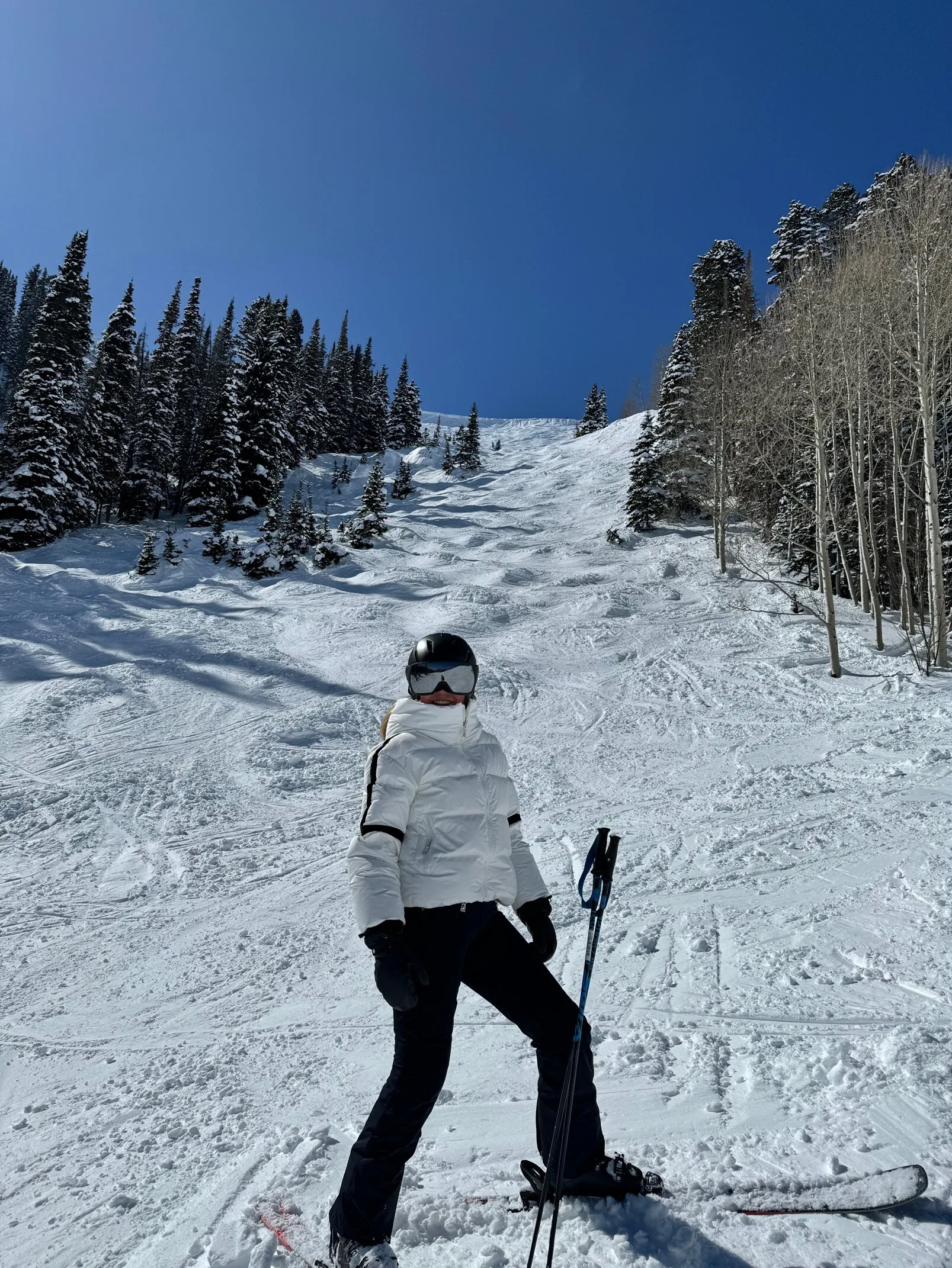 Carmen aan het skiën