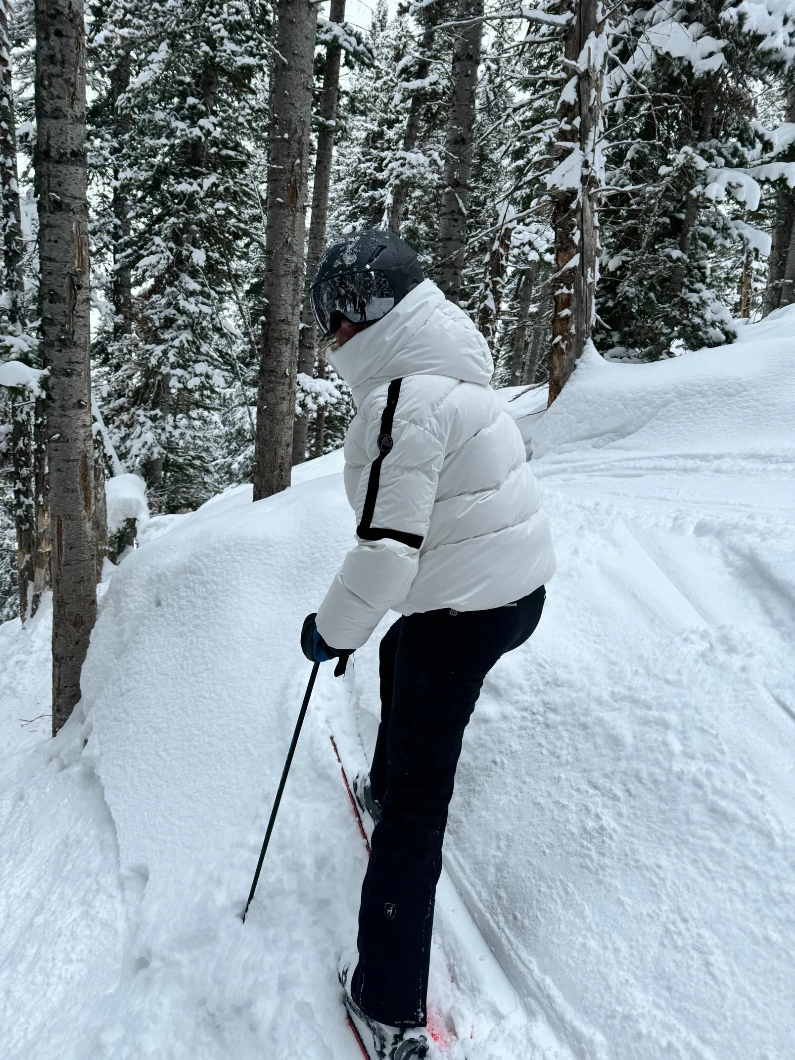 Carmen aan het skiën