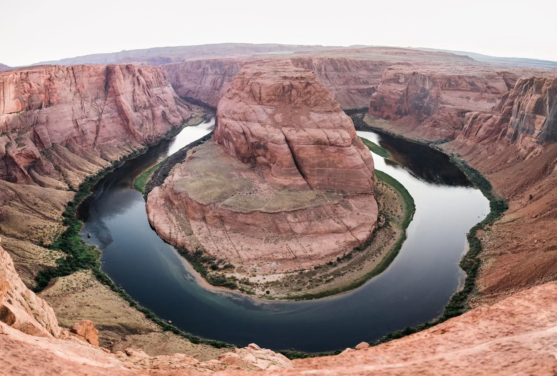 Zicht op de Horse Shoe Bend in Page vanaf uitkijkpunt