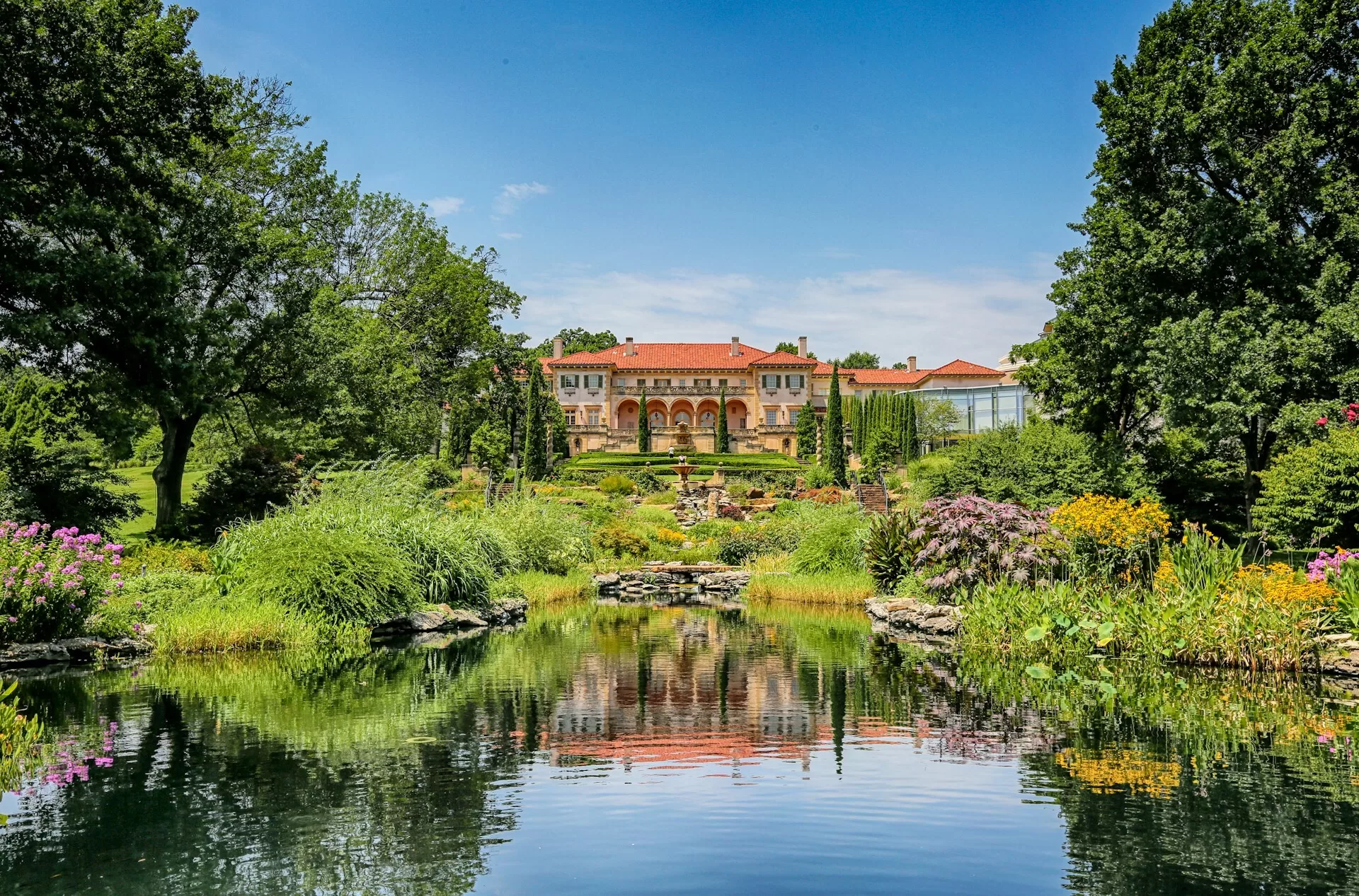 Een landhuis met botanische tuinen in Tulsa, Oklahoma