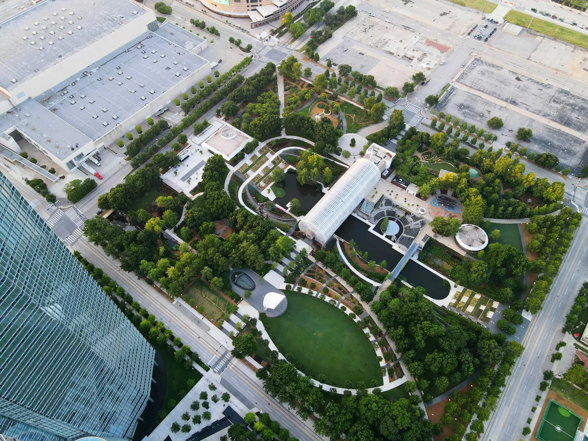 Uitzicht over Myriad Botanical Gardens in Oklahoma City van bovenaf