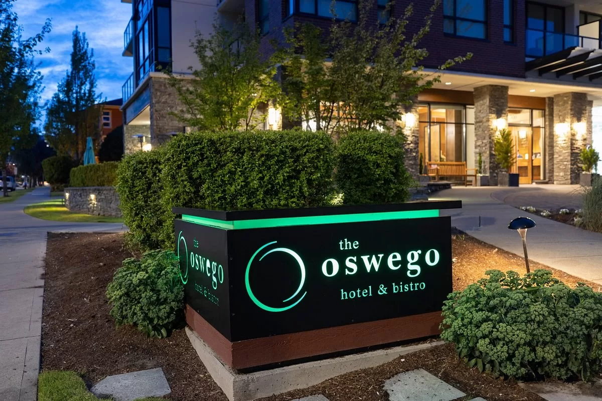 Exterior van The Oswego Victoria