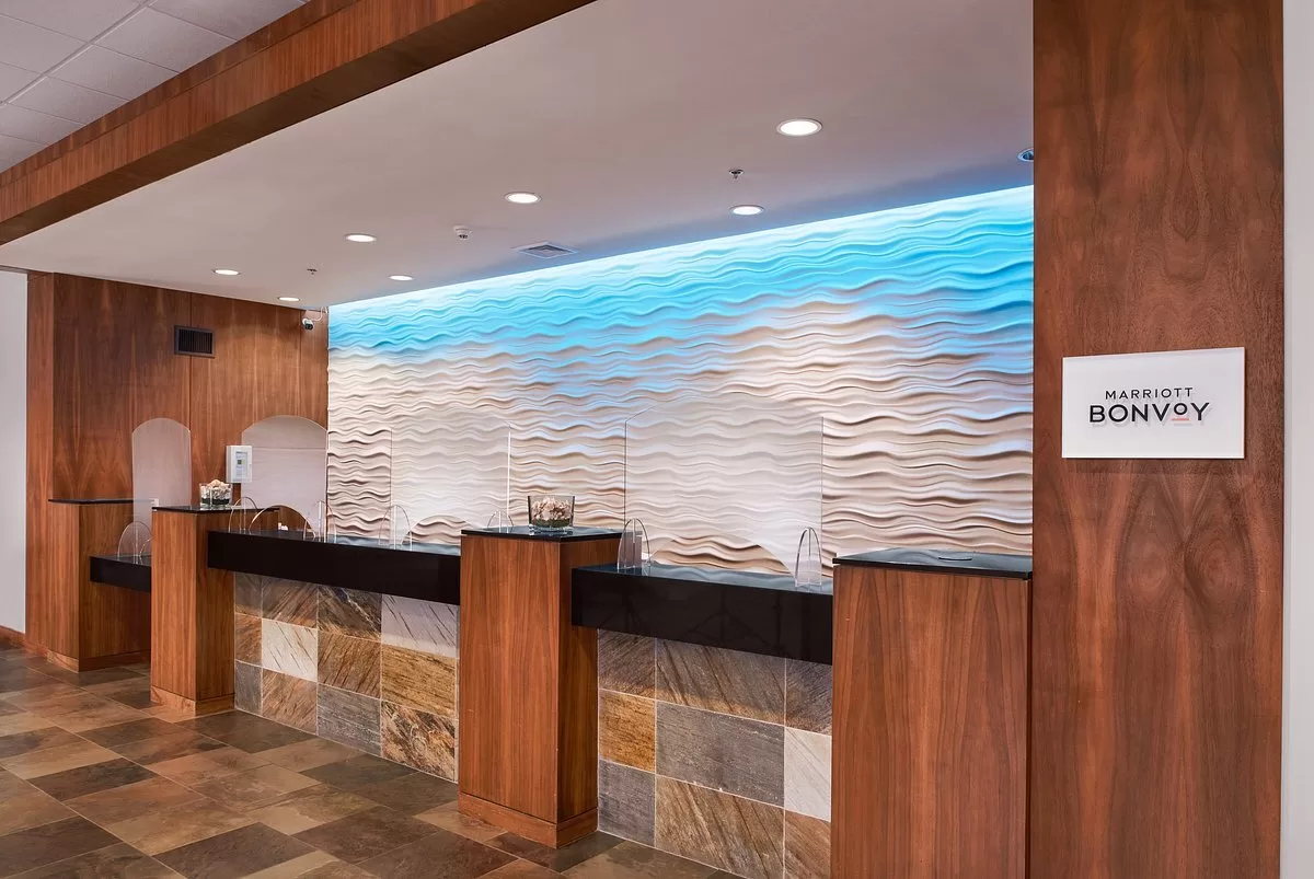 Receptie van het Hotel Courtyard by Marriott King Kamehamehas Kona Beach Hotel Kailua Kona